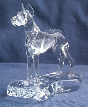 Hand-Sculpted Crystal Statue of Great Dane with Cropped Ears 3/4 View 